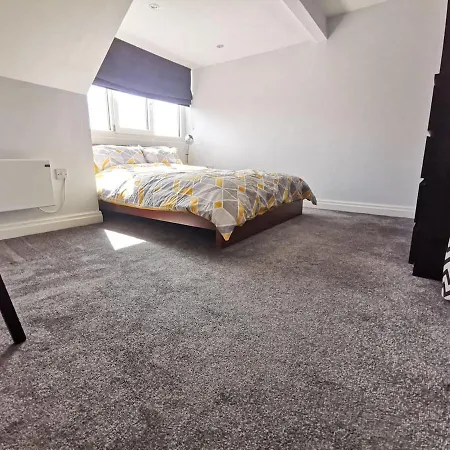 Modern Loft Close To The City Centre Leeds (West Yorkshire)