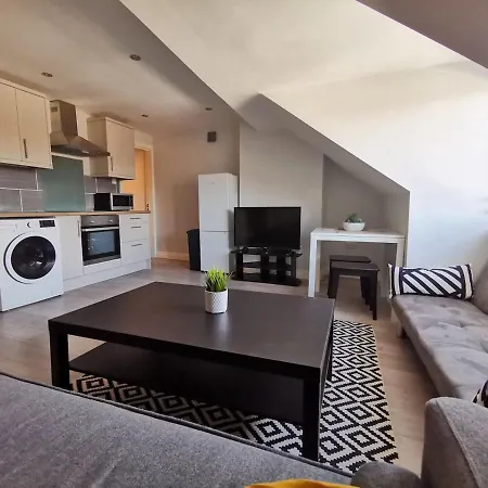 Modern Loft Close To The City Centre Apartment *